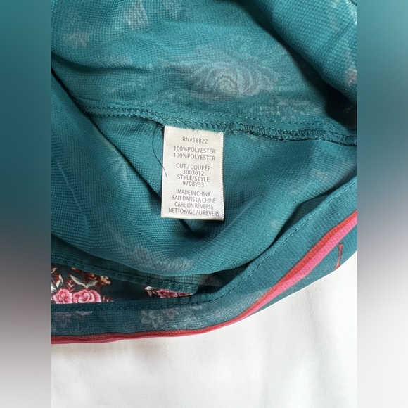 MAX STUIO Hunter green floral sheer sleeve blouse size M. - Picture 10 of 13